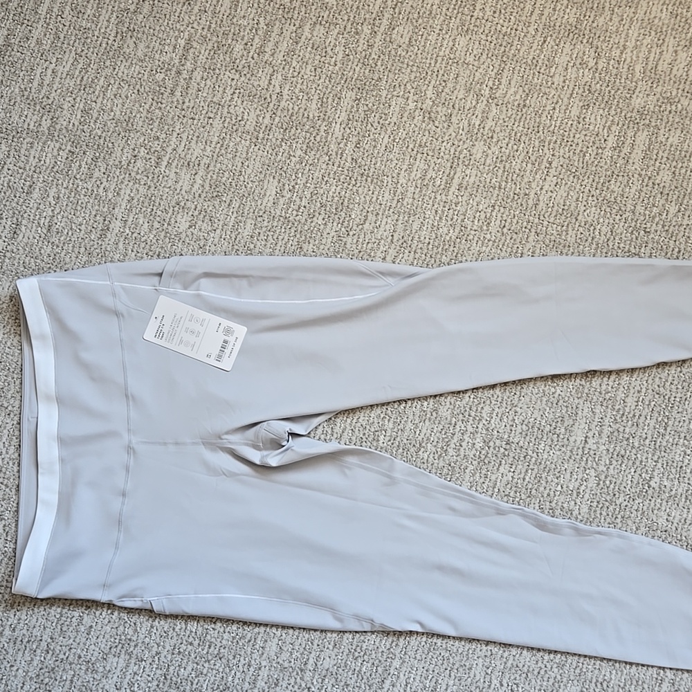Athleta Interval Stash High Rise 7/8 Legging NWT quartz/white L